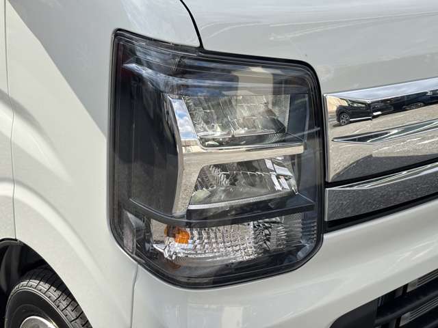 【自動車保険】　自動車販売はもちろん、各種自動車保険の取り扱いもしております。当社で自動車保険にご加入頂ければ、レッカーサービスなど面倒な事故対応・鈑金修理も当社が窓口となりサポートいたします。