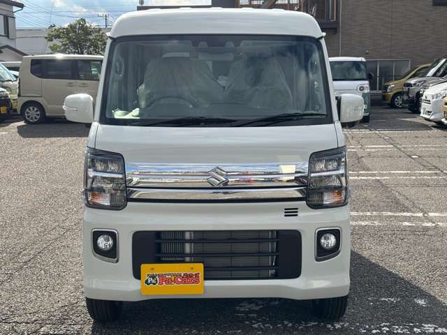 【展示車両】　当社は届出済未使用車を中心に、軽自動車から普通乗用車はもちろん、貨物車両やトラック・大型車両の中古車・登録済未使用車・新車すべてのお車が取扱可能！