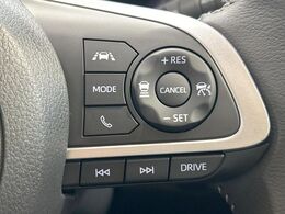 【レーダークルーズコントロール】高速道路での長距離走行が楽に！！自動で速度を保つクルーズコントロールが、衝突軽減システムと連携し、前方の車両を感知して車間を保つように速度調節してくれます！！