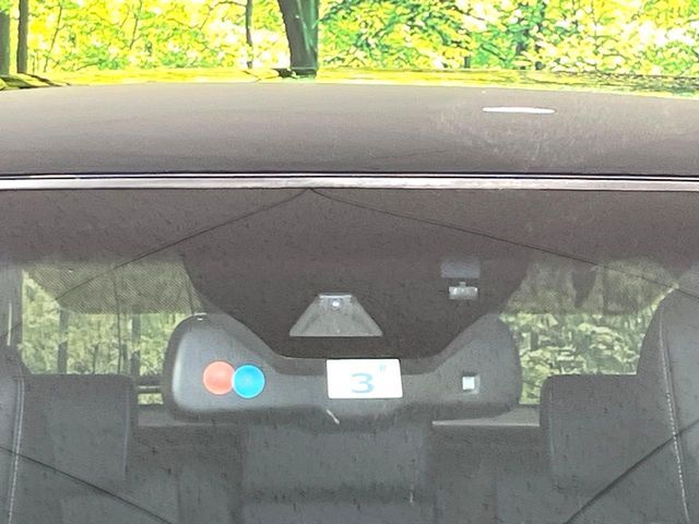 【トヨタセーフティセンス】走行中に前方の車両等を認識し、衝突しそうな時は警報とブレーキで衝突回避と被害軽減をアシスト。より安全にドライブをお楽しみいただけます。