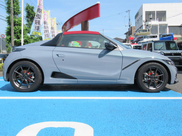 スカイサウンドインターナビ　無限ブルーミラーサイドステップイルミネーション　特別仕様車＜バージョンZ＞　専用アクティブスポイラー