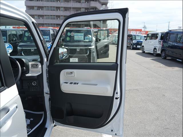 アベカツの納車式☆花束＆ゴールデンキーをもっての記念撮影☆10年に1度と言われるお車の買い替え。忘れられない瞬間をスタッフと主役のお客様で作り上げましょう！！