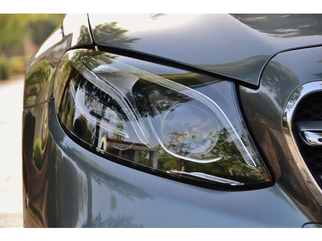 車庫保管でしか維持できない質感が残ったとてもクリアなヘッドライトです。黄ばみ・色あせ・割れなど一切御座いませんのでご安心ください。