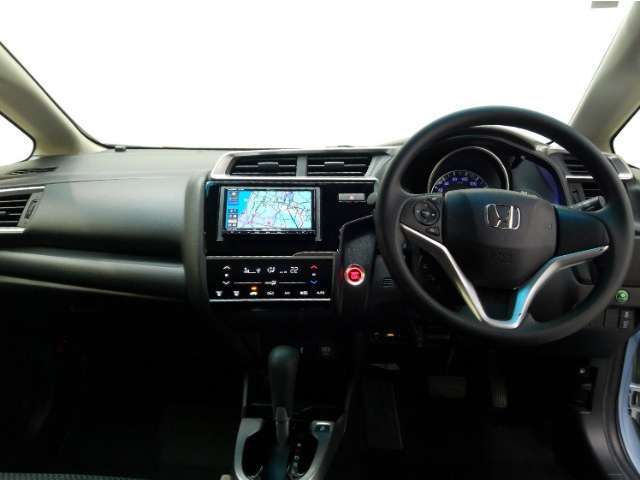 Honda車が初めての方にも扱いやすく分かりやすいインパネ周りと各種スイッチ類です。