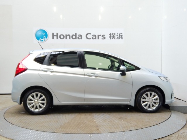 全長399cm、幅169cm、高さ152cmのお車になります。