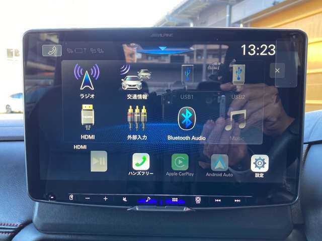 アルパイン製のディスプレイオーディオとなります。