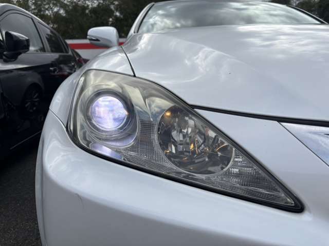 当社の展示車は、展示前に当社指定工場にて入念な点検をさせていただき、厳しいチェック項目をパスした車両のみを販売しております。当社の良質な展示車を安心してお選び下さい。