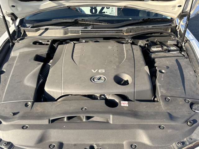 当社の展示車は、展示前に当社指定工場にて入念な点検をさせていただき、厳しいチェック項目をパスした車両のみを販売しております。当社の良質な展示車を安心してお選び下さい。