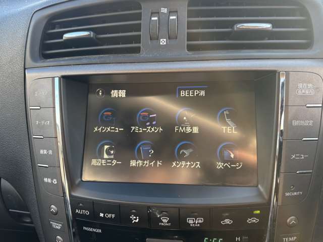 【純正ナビ】人気の純正ナビを装備しております。ナビの使いやすさはもちろん、オーディオ機能も充実！キャンプや旅行はもちろん、通勤や買い物など普段のドライブも楽しくなるはず♪