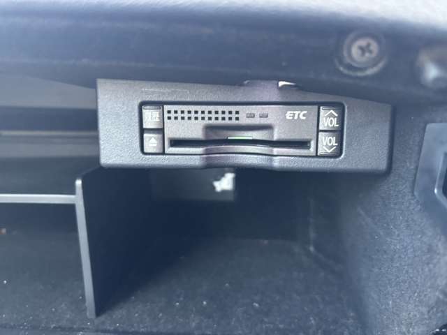 【ETC】高速道路の料金所をストレスなく通過！話題のスポットやサービスエリアに多い「スマートIC」利用時は必須のアイテムです。当店でセットアップを実施、ご納車当日からすぐにご利用いただけます！