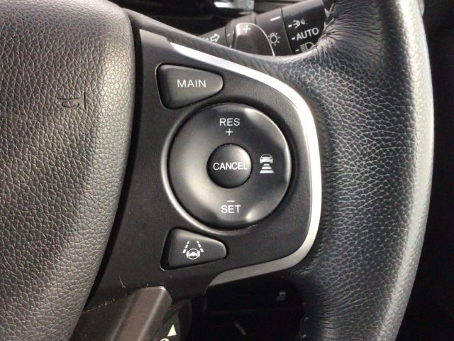 クルーズコントロールを装備しています。高速道路などで一定の速度で走ってくれるので運転が楽ですよ！速度を設定できますので、スピードの出しすぎにも注意できます。