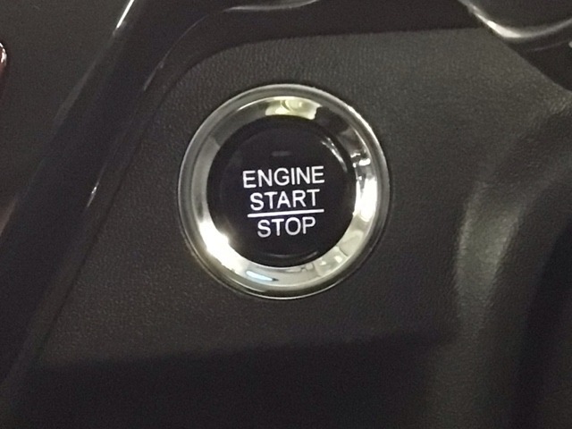 ワンプッシュでエンジンのスタート、ストップが出来て便利です。