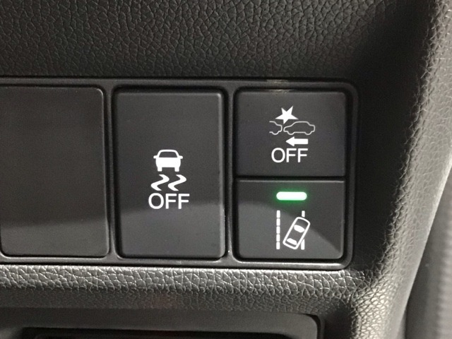 横滑り防止装置がついています。いざという時に安心ですね。