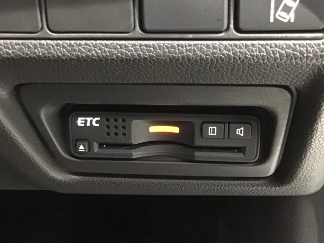 いまや快適なカーライフに欠かせないETCが付いています。