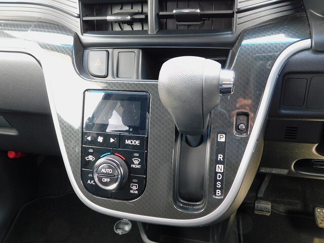 シフトレバー　エアコン操作部です。