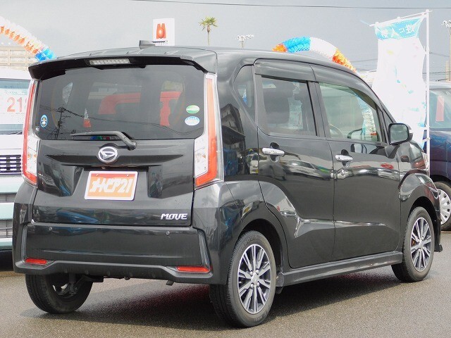 弊社は自動車（新車・中古車)の販売だけではなく、自社整備工場1カ所、鈑金工場2カ所を所有しております。