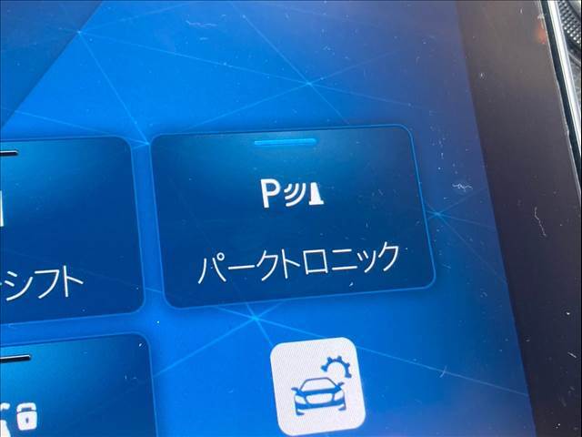 【クリアランスソナー】障害物との接近や距離を音やディスプレイ等で警告します。不慣れな駐車や安全を守ります。