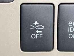【スマートアシスト】走行中に前方の車両等を認識し、衝突しそうな時は警報とブレーキで衝突回避と被害軽減をアシスト。より安全にドライブをお楽しみいただけます。