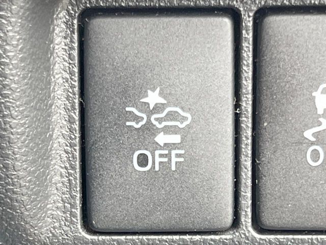 【スマートアシスト】走行中に前方の車両等を認識し、衝突しそうな時は警報とブレーキで衝突回避と被害軽減をアシスト。より安全にドライブをお楽しみいただけます。