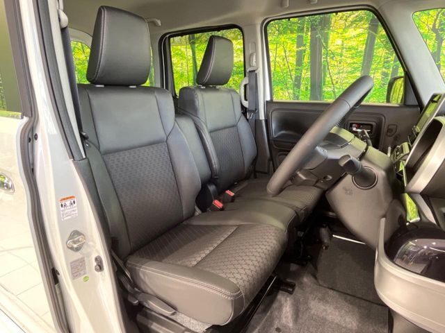 運転席シート廻りは使用感も少なく、良好な状態となっています。丁寧に使われていたことがよくわかりますね。