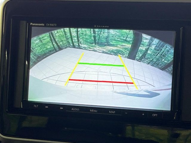 【バックカメラ】駐車時に後方がリアルタイム映像で確認できます。大型商業施設や立体駐車場での駐車時や、夜間のバック時に大活躍！運転スキルに関わらず、今や必須となった装備のひとつです！