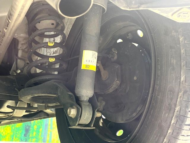 お車を安心してお乗りいただく為には、足回りの定期点検が欠かせません。サービスサポート（有償保証）では無料点検もご提供しており、安心のカーライフをお過ごしいただけるサポート体制が整っています。