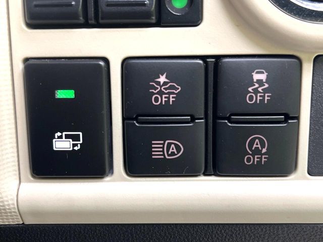 【スマートアシスト】走行中に前方の車両等を認識し、衝突しそうな時は警報とブレーキで衝突回避と被害軽減をアシスト。より安全にドライブをお楽しみいただけます。