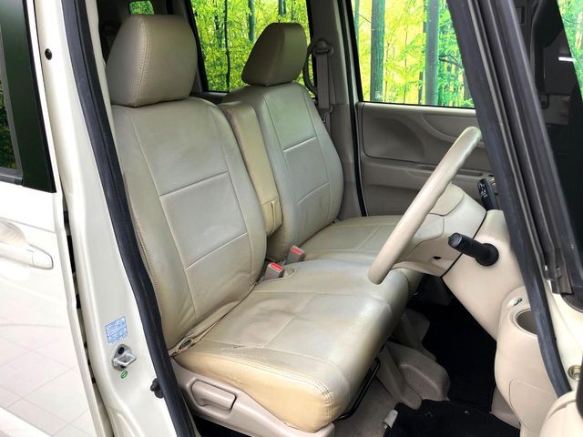 運転席シート廻りは使用感も少なく、良好な状態となっています。丁寧に使われていたことがよくわかりますね。