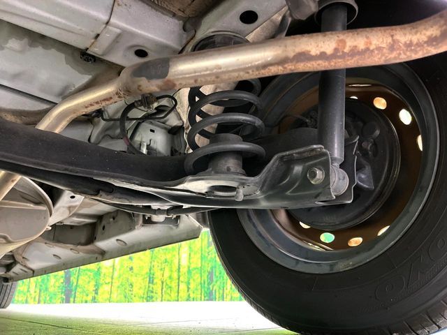 お車を安心してお乗りいただく為には、足回りの定期点検が欠かせません。サービスサポート（有償保証）では無料点検もご提供しており、安心のカーライフをお過ごしいただけるサポート体制が整っています。