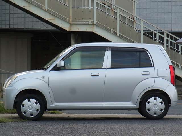 車検を受けてのお渡しです。車検代、重量税、自賠責保険料等含めたものがお支払総額です（他府県登録費、陸送費等は除く）。　車両本体価格に車検費用を含んでいないため掲載規約上「検無」という表記になります。