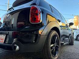 消費税、車検2年取得、登録、無料保証等が全て含まれ金額です。別途有料保証、法定点検も承ります。