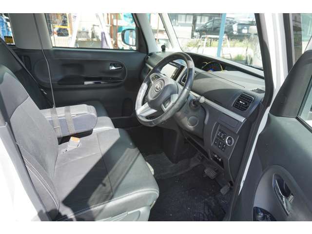 スタッフが時間をかけて車内クリーニング（抗菌可能）、外装専用ケミカル洗車仕上げ（撥水コート可能）をしてお引渡ししております！！