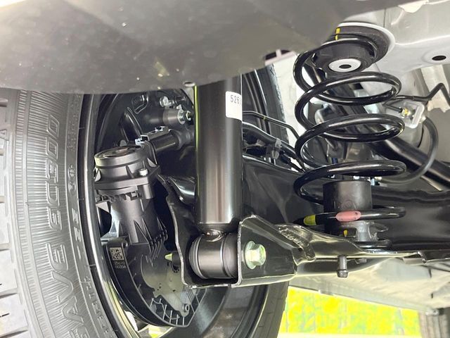 お車を安心してお乗りいただく為には、足回りの定期点検が欠かせません。サービスサポート（有償保証）では無料点検もご提供しており、安心のカーライフをお過ごしいただけるサポート体制が整っています。