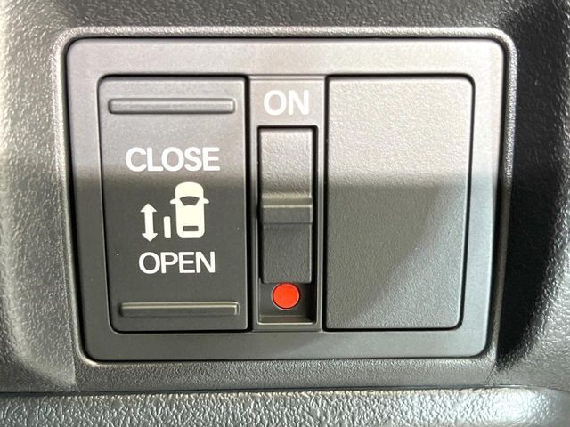 【パワースライドドア】スマートキーや運転席のスイッチでスライドドアの開閉が可能♪電動だから力を入れてドアを開ける必要が無く、小さいお子様でも、重い荷物を持っている時もラクに開け閉めできます♪