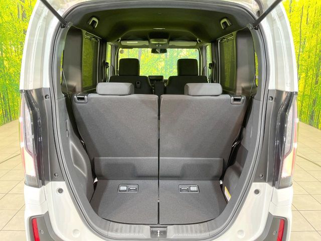 積み下ろしのしやすいデッキにはたっぷりと荷物を積み込んでいただけます。遊びから仕事まで、様々なシーンで頼れます♪