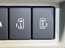 【両側パワースライドドア】スマートキーや運転席のスイッチで後席両側スライドドアの開閉が可能♪電動だから力を入れてドアを開ける必要が無く、小さなお子様でも簡単に開け閉めでき快適です♪