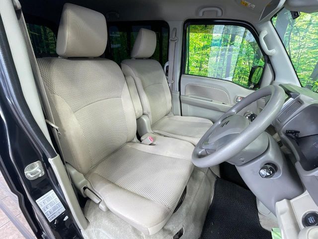 運転席シート廻りは使用感も少なく、良好な状態となっています。丁寧に使われていたことがよくわかりますね。