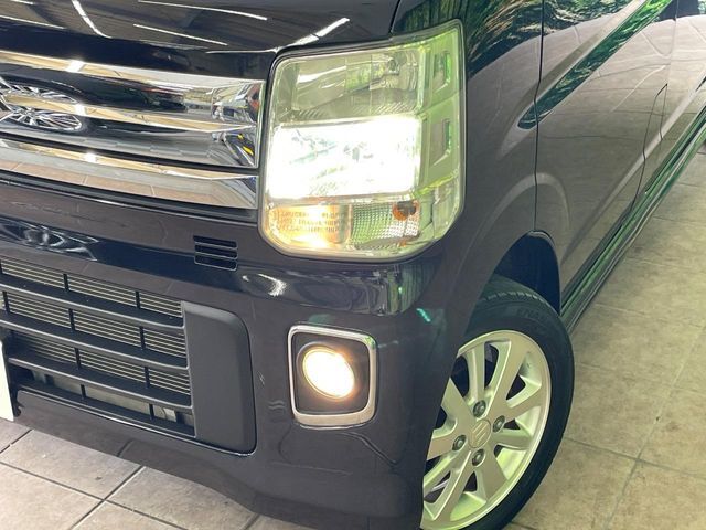 【LEDヘッドライト】悪天候や夜間走行時も良好な視界を確保し安心して運転できる高輝度LEDヘッドライトを装備！点灯速度が早く、消費電力も抑えられています。