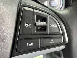 【アダプティブクルーズコントロール】高速道路での長距離走行が楽に！！自動で速度を保つクルーズコントロールが、衝突軽減システムと連携し、前方の車両を感知して車間を保つように速度調節してくれます！！