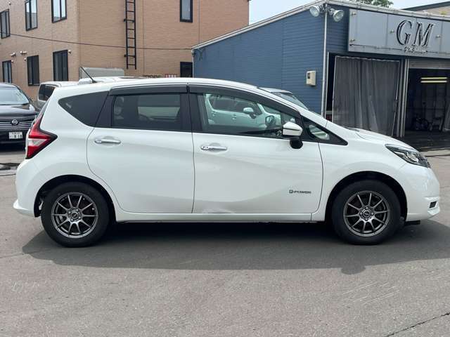 掲載車両以外でも全国のオークションから喜んでお探しいたします！あなたの『この車のこのグレードのこの色に乗りたい！』をお申し付け下さい♪■GM自動車 店舗直通ダイヤル：011-790-5101■