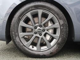 純正21インチアルミ『こだわりを持ってモデル別にデザインされています。しつこい鉄粉や錆に高い効果を発揮する「ホイールコーティング」の施工も受付中！お気軽に担当営業までご相談ください。』