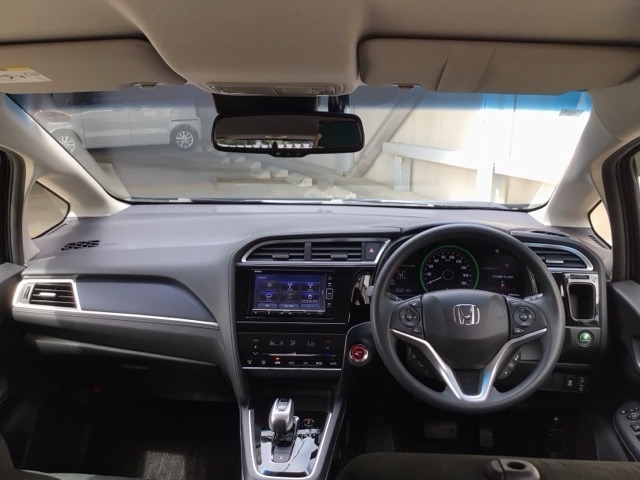 【前方視界】開放的な前方視界！運転がしやすく疲れにくいです♪窓が大きく、見通しがとっても良いおクルマですよ♪
