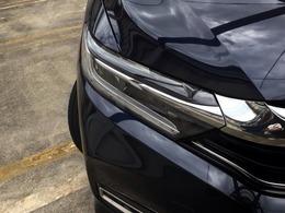 【LEDヘッドライト】ディスチャージヘッドライト（HID）と同等の明るさで、夜道や雨天走行が明るく視界良好！！　フォグライトも装備で、安心感さらにUPです♪安心ドライブを楽しんで下さい♪