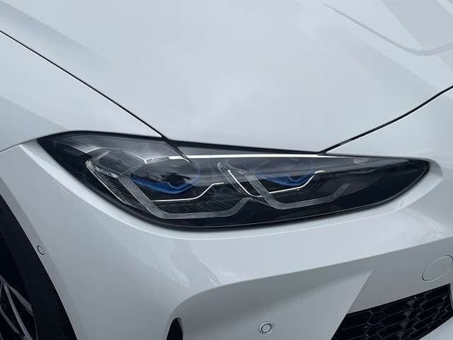オートローンをご検討のお客様へ-スタンダードローンをはじめ、自由返済型、残価設定型など各種ローンの取り扱いがございます。試算などお気軽にお申し付けください。