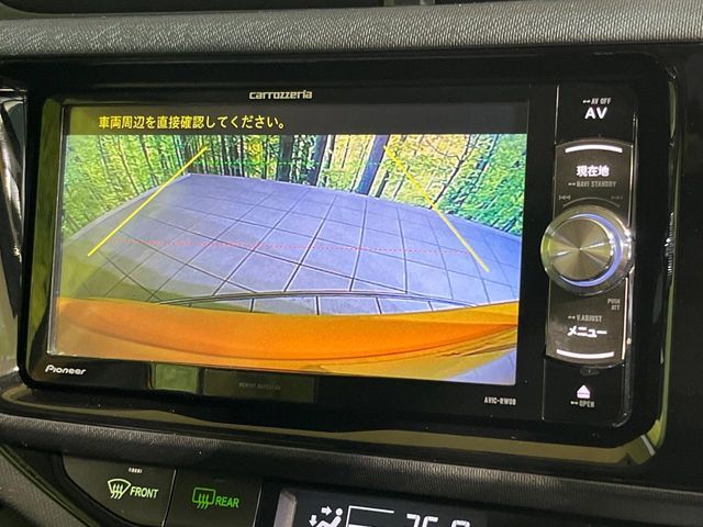 【バックカメラ】駐車時に後方がリアルタイム映像で確認できます。大型商業施設や立体駐車場での駐車時や、夜間のバック時に大活躍！運転スキルに関わらず、今や必須となった装備のひとつです！
