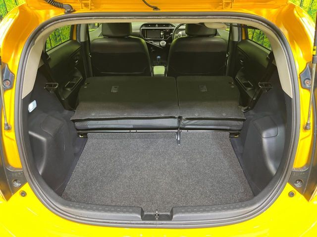 積み下ろしのしやすいデッキにはたっぷりと荷物を積み込んでいただけます。遊びから仕事まで、様々なシーンで頼れます♪