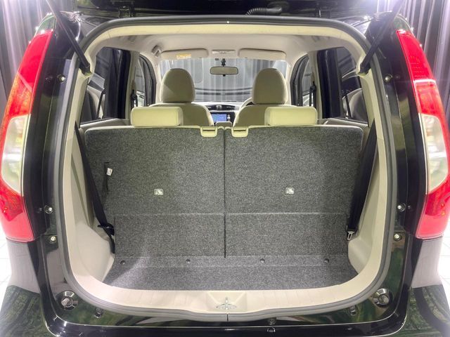 普段のお買い物や通勤、送迎等に十分な荷室スペースを確保しております。セカンドシートを倒すと、大きな荷物の積載も可能です♪