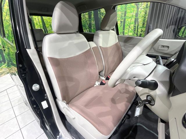 運転席シート廻りは使用感も少なく、良好な状態となっています。丁寧に使われていたことがよくわかりますね。