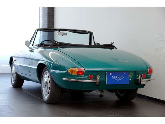 セール！　洋書　Alfa Romeo Spider（アルファロメオ、スパイダー） アルファロメオ スパイダーの価格・新型情報・グレード諸元 価格.com