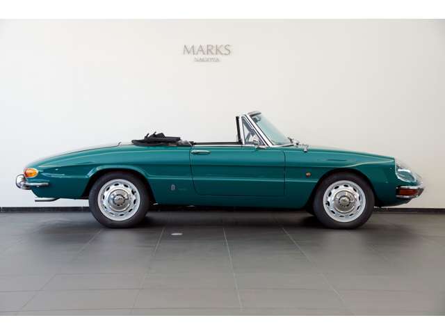 セール！　洋書　Alfa Romeo Spider（アルファロメオ、スパイダー） 1/24 Alfa Romeo Giulia 1600 Spider (w/Japanese Instructions
